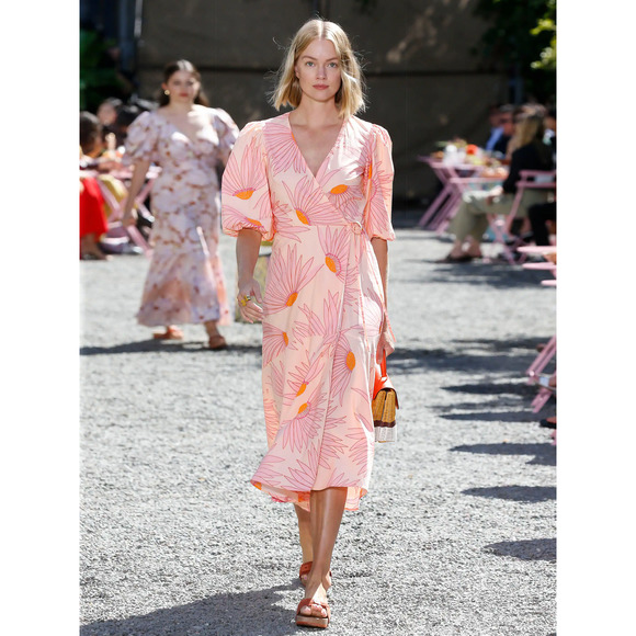 kate spade Dresses & Skirts - Kate Spade NY Midi Dress 0 XS Pink Falling Flower Wrap Short Sleeve Runway
